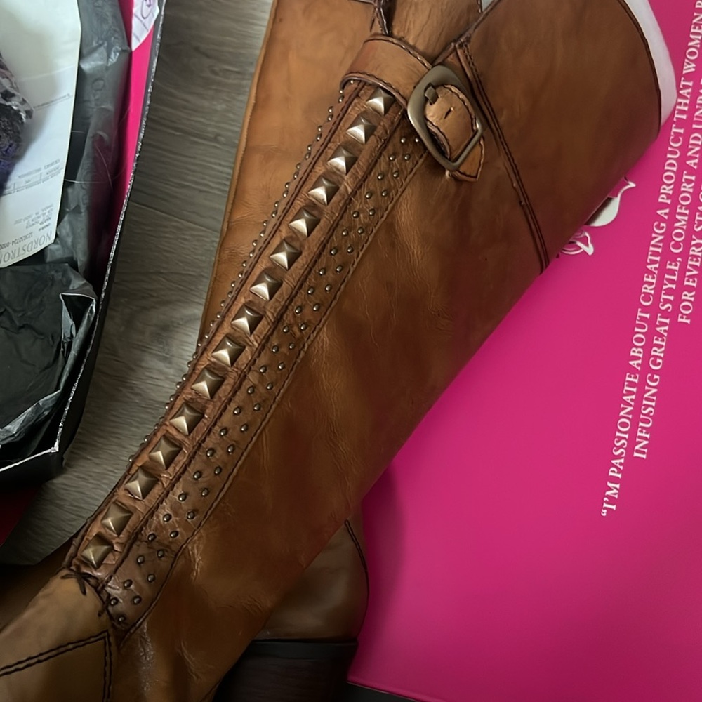 Vince Camuto
Bollo boots
7.5
New - Picture 6 of 6